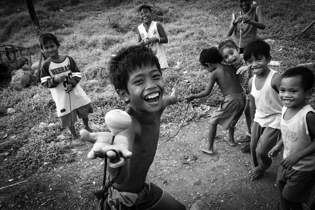 De buitenspeelparadox: waarom kinderen wél naar buiten willen maar toch binnenblijven