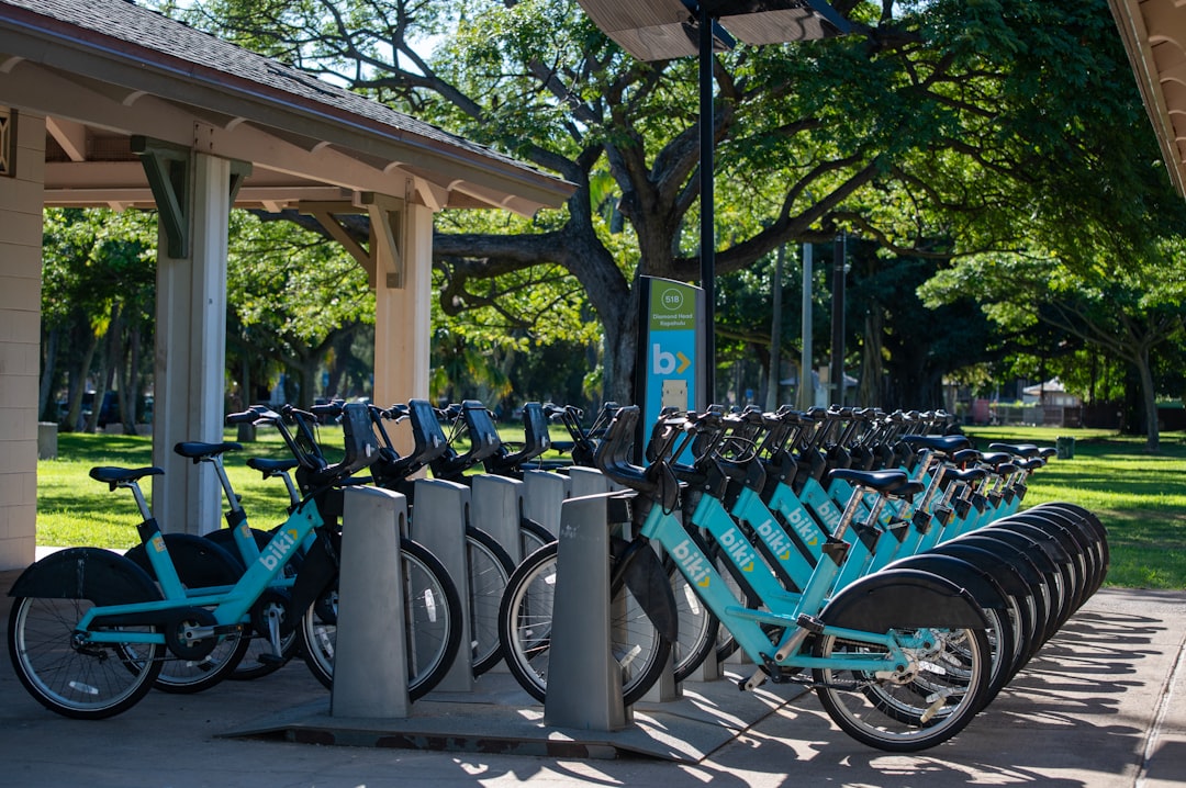 De mobiliteitshub: waarom het knooppunt om de hoek stilletjes je garage vervangt