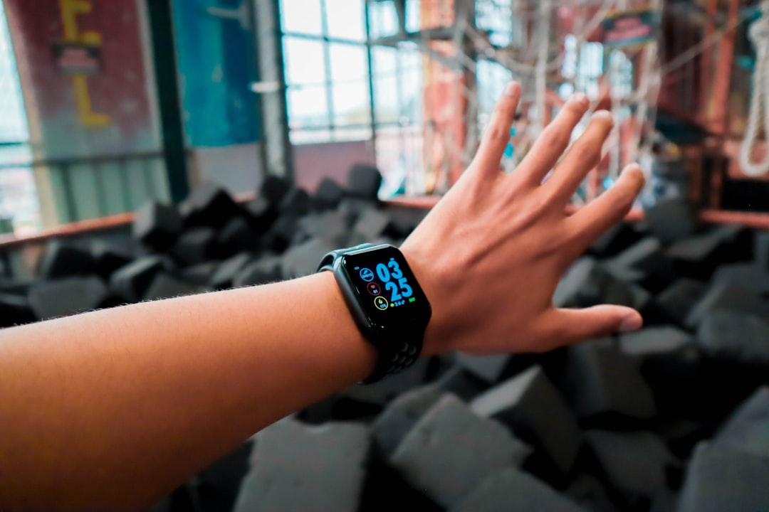 Smartwatch met slaapdata op de pols van een gebruiker